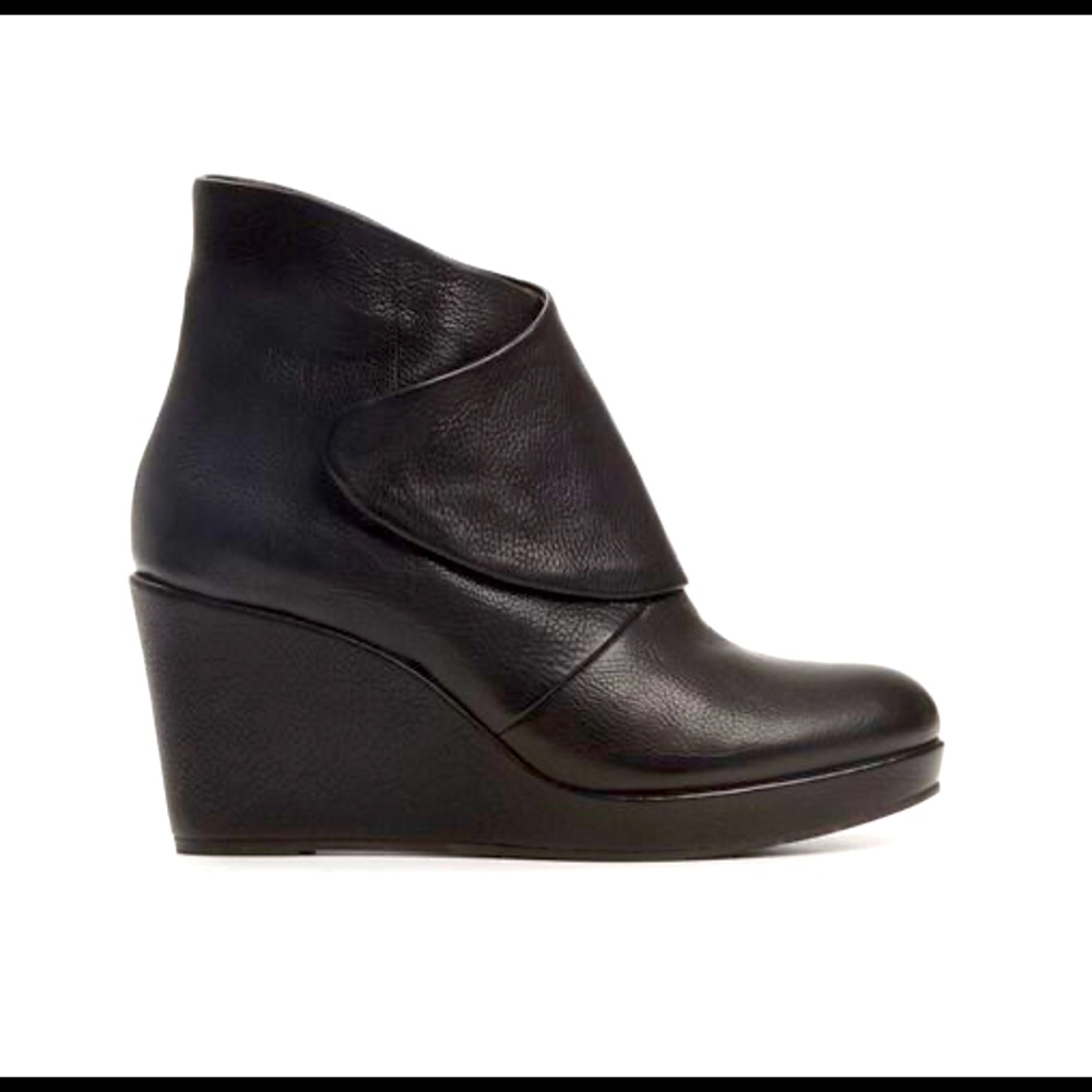 Coclico wedge booties